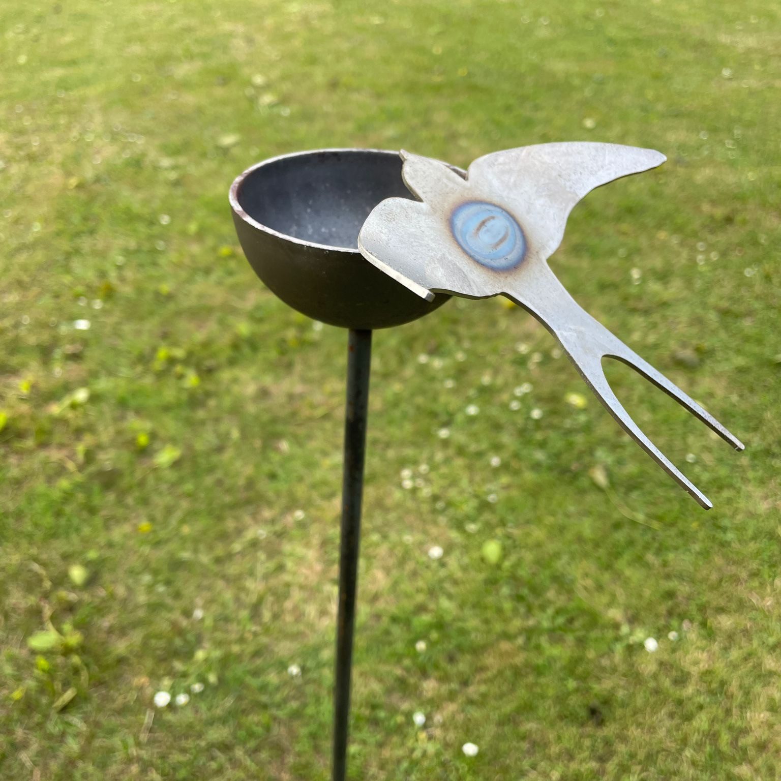 Bee Drinker Bee Cup Stake Ornament for Garden Wildlife – Swallow 5061098722286